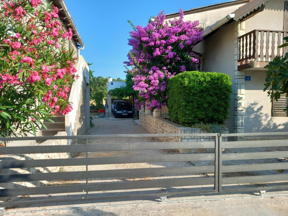 Familien Ferienhaus Vir Croatia 150M Strand Restaurant Einkaufen Экстерьер фото